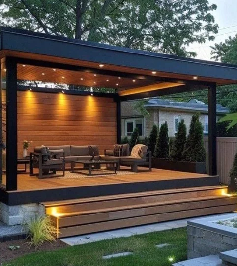 Ampliación de terraza con pérgola de madera estructural e iluminación perimetral en clúster residencial La Cantera Celaya
